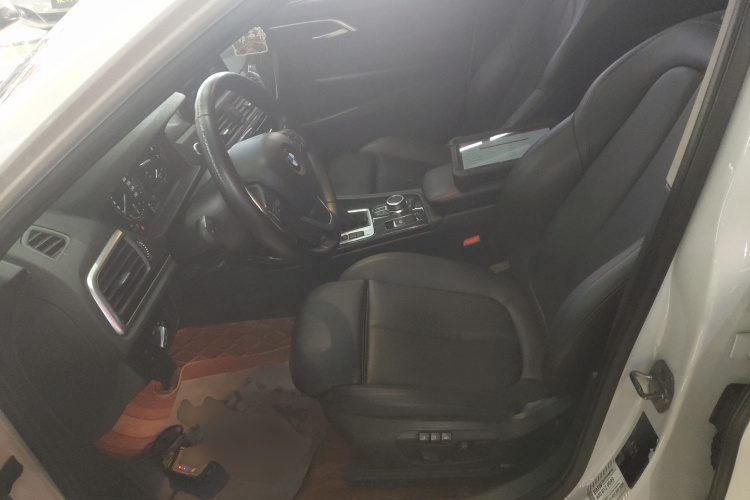 宝马1系 2018款 118i 设计套装型中控内饰19