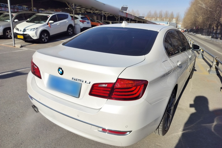 宝马5系 2014款 525Li 豪华设计套装车身外观7