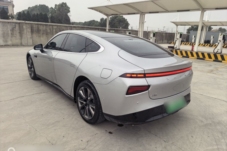 小鹏P7 2020款 670E车身外观6008