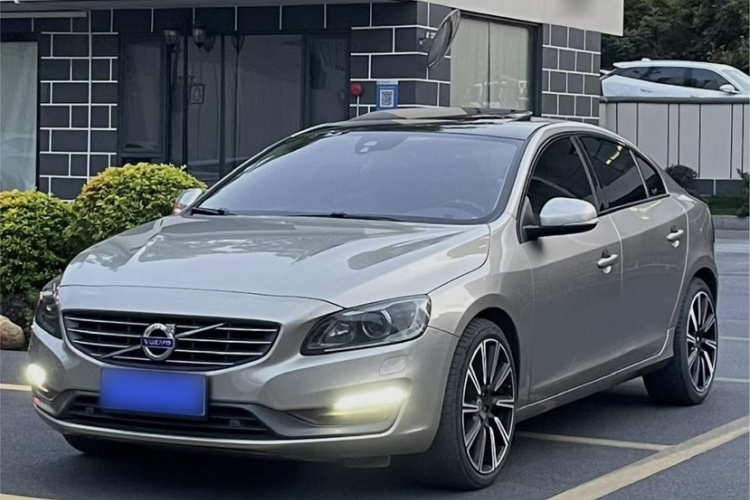 沃尔沃S60 2016款 S60L T4 智远版车身外观1