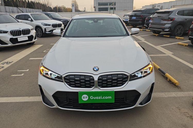 宝马3系 2025款 325i M运动套装车身外观2