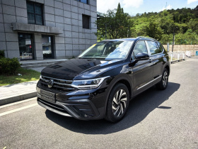 大众 途观L 2025款 出众款 300TSI 自动两驱龙腾版