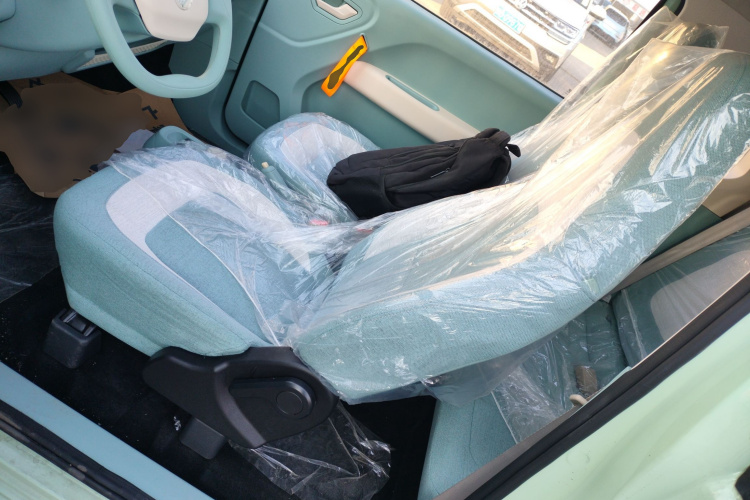 凌宝汽车 凌宝uni 2025款 微甜版 11.52kWh中控内饰19