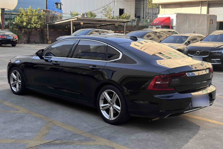 沃尔沃S90 2018款 T4 智远版车身外观6006