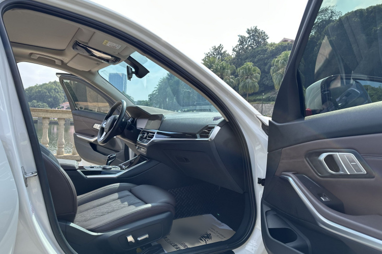 宝马3系 2022款 320i 运动套装中控内饰7009