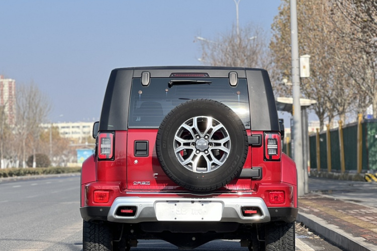 北京BJ40 2023款 2.0T 自动四驱城市猎人版侠客型车身外观6001