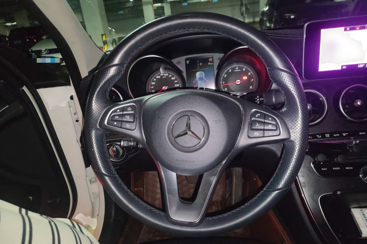 奔驰C级 2017款 改款 C 180 L 动感型运动版局部细节13