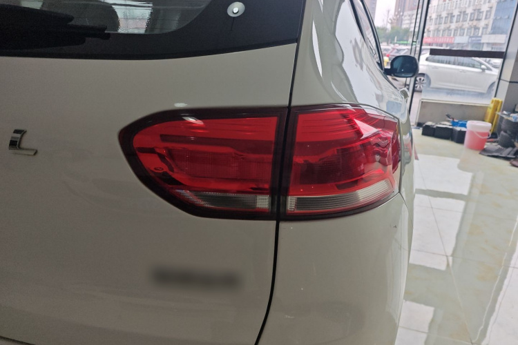 哈弗H2s 2017款 红标 1.5T 手动舒适型车身外观9