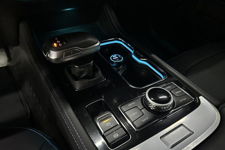 北京BJ40 2024款 2.0T 城市猎人荣耀版中控内饰7005