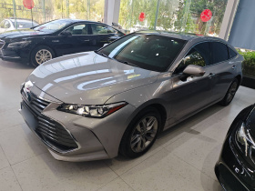 丰田 亚洲龙 2022款 双擎 2.5L XLE尊贵版