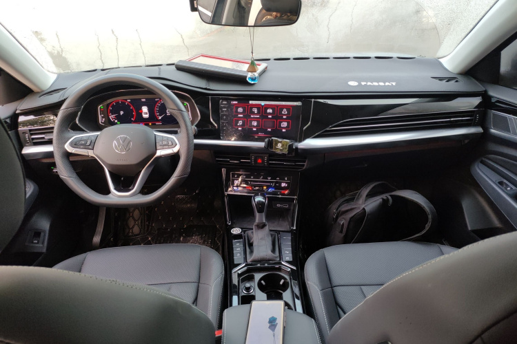 大众 帕萨特 2025款 出众款 380TSI 龙耀版中控内饰7002