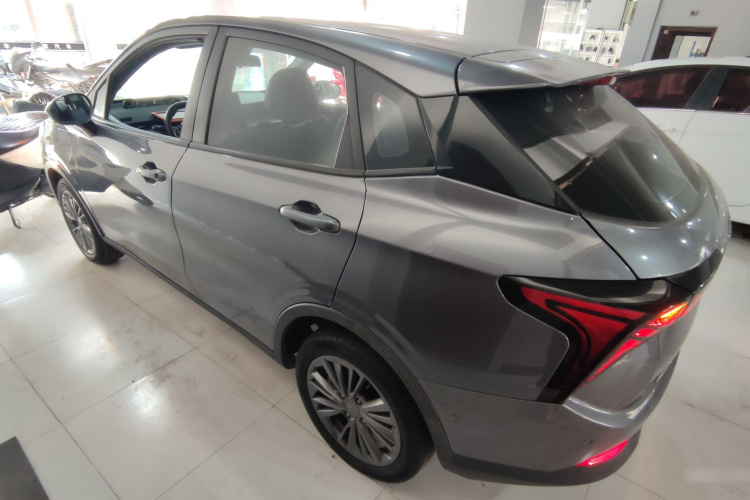 哪吒汽车 哪吒V 2022款 Pro 长续航智享版车身外观4