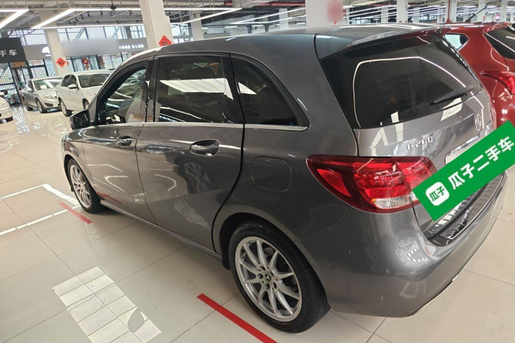 奔驰B级 2015款 B 200 动感型车身外观4