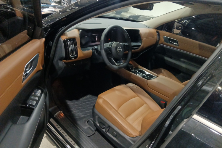 日产 探陆 2024款 380VC-TURBO 四驱智驾版 7座中控内饰7003