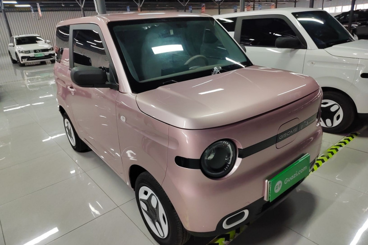 吉利银河 熊猫 2025款 210km 元气熊车身外观3