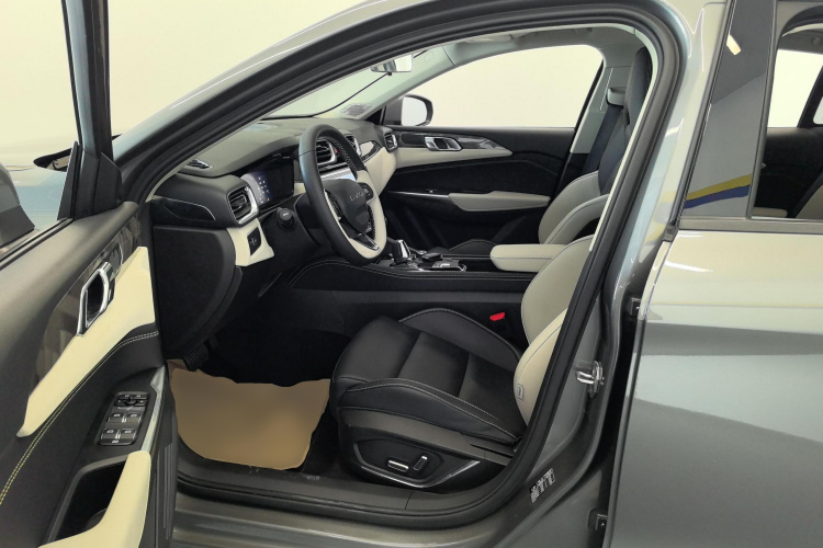 领克02 2022款 2.0TD DCT耀Plus中控内饰19