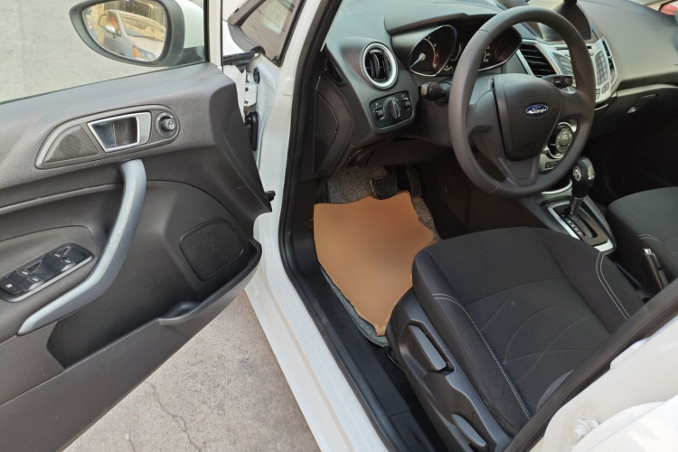 福特 嘉年华 2013款 两厢 1.5L 自动时尚型中控内饰20