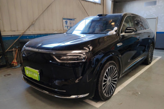 鸿蒙智行 问界M8 2025款 增程 Ultra版 53.4kWh 6座版