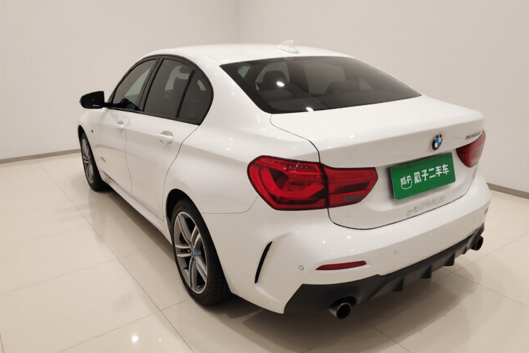 宝马1系 2022款 120i M运动曜夜版车身外观5