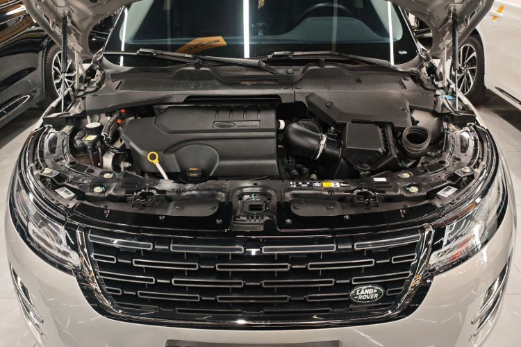 路虎 2024款 揽胜极光L SE 驭光尊耀版机舱底盘24