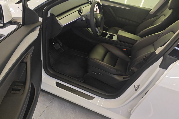 特斯拉 Model Y 2023款 长续航全轮驱动版中控内饰20