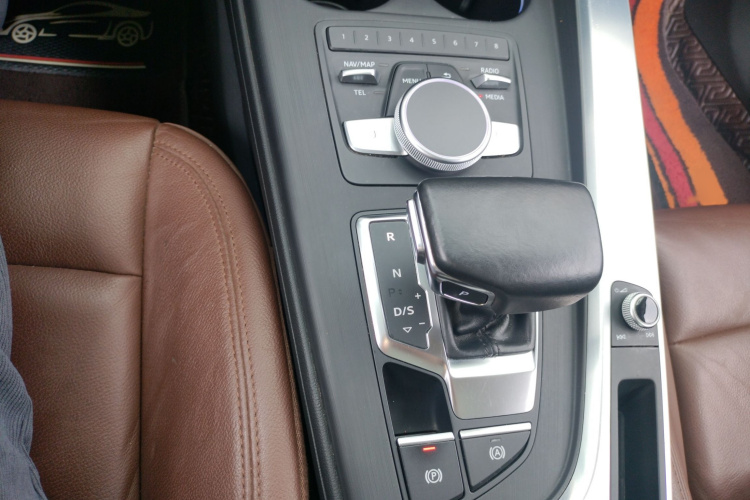 奥迪A4L 2018款 30周年年型 40 TFSI 时尚型局部细节18