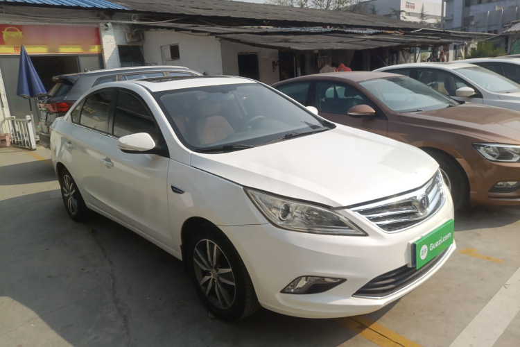 长安 逸动 2015款 1.6L 自动豪华型车身外观3