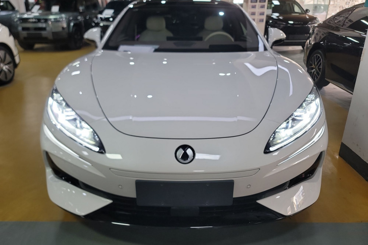 腾势Z9GT 2024款 1100四驱Max版车身外观2