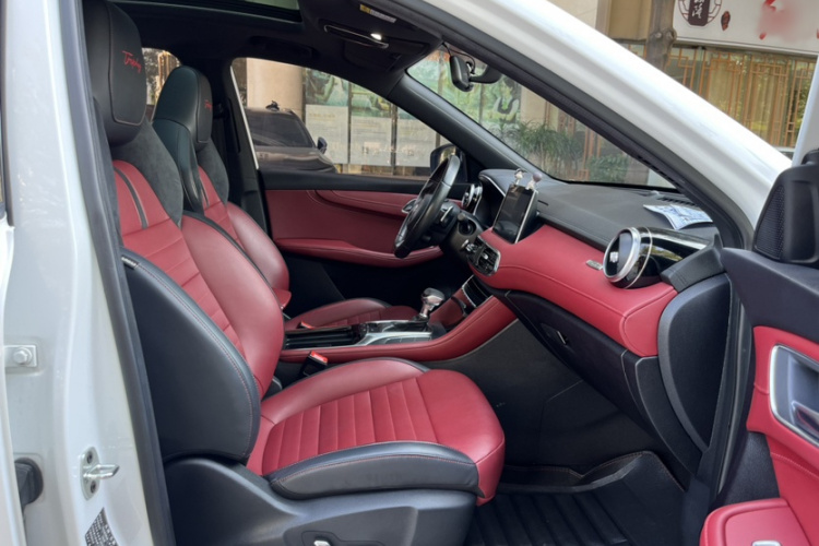 名爵HS 2019款 20T 自动两驱Trophy超跑版 国VI中控内饰7004