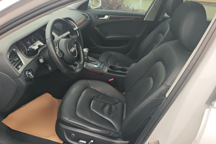 奥迪A4L 2015款 35 TFSI 自动舒适型中控内饰7002