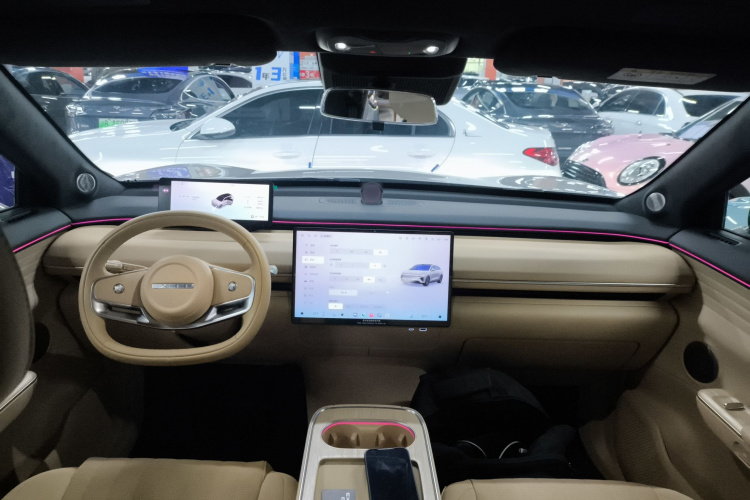 星途 星纪元 ET 2024款 增程 240 Ultra四驱中控内饰12