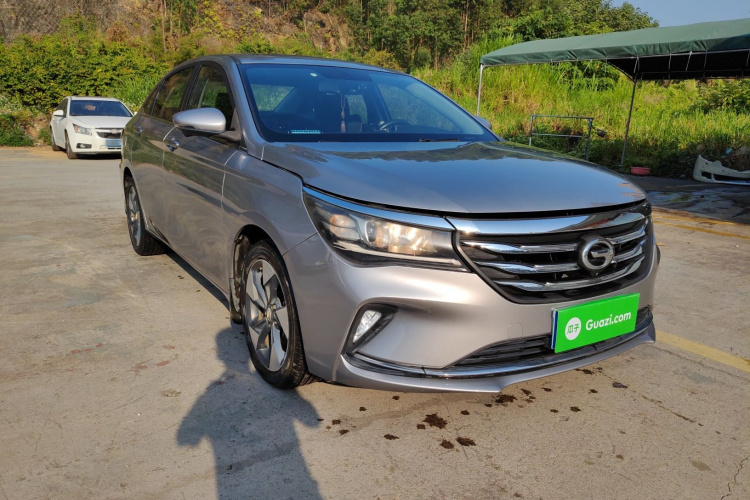 广汽传祺 传祺GA4 2018款 200T 自动尊享版车身外观3