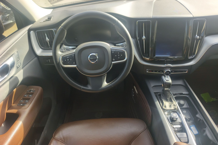 沃尔沃XC60 2019款 T5 四驱智逸版 国V中控内饰13