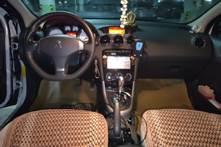 标致408 2013款 2.0L 自动舒适版中控内饰12