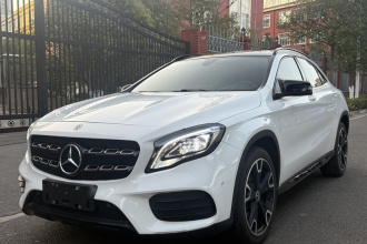 奔驰GLA 2019款 GLA 220 4MATIC 运动型