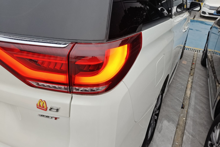 广汽传祺 传祺M8 2021款 领秀系列 390T 至尊版车身外观6004