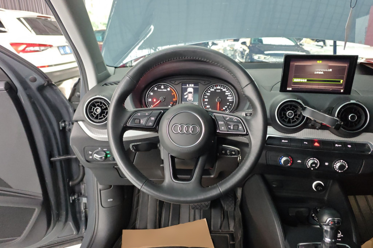 奥迪Q2L 2020款 35 TFSI 进取动感型中控内饰13