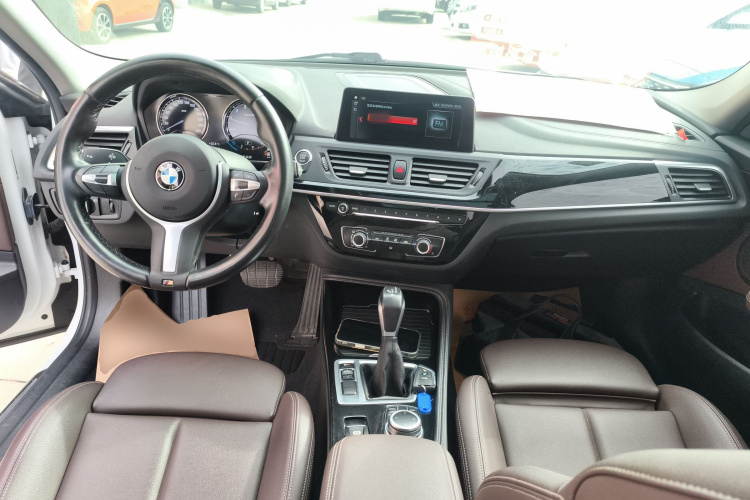 宝马1系 2019款 118i M运动套装中控内饰7002