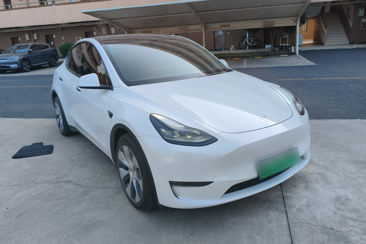 特斯拉 Model Y 2021款 长续航全轮驱动版车身外观3