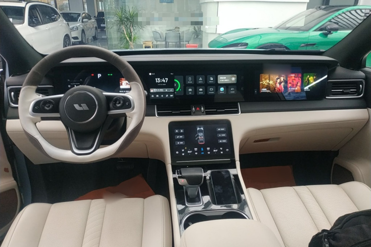 理想汽车 理想ONE 2020款 增程6座版中控内饰12