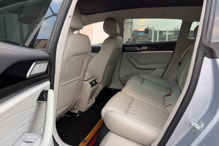 哪吒汽车 哪吒S猎装 2024款 增程300 标准版中控内饰7003