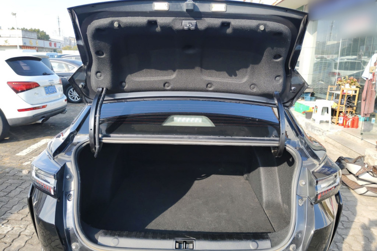 东风风神 奕炫 2023款 马赫版 1.5L 自动追影版机舱底盘23