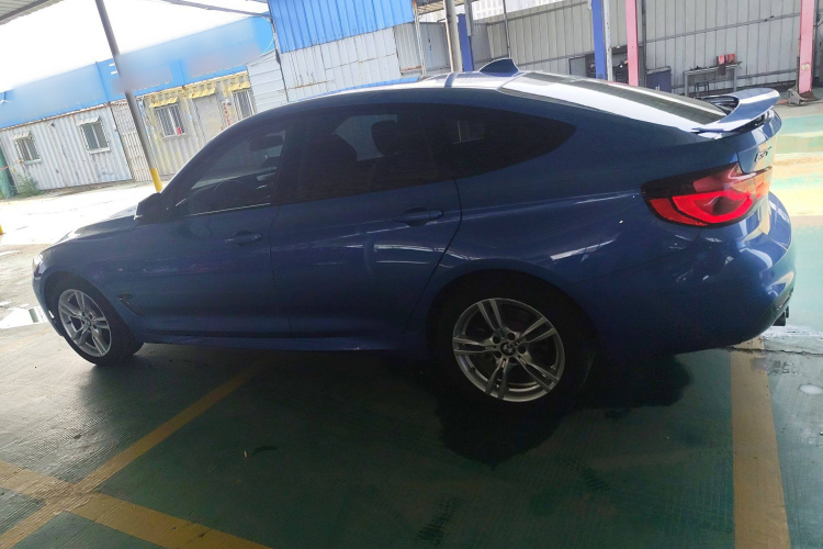 宝马3系GT 2020款 320i M运动套装车身外观4