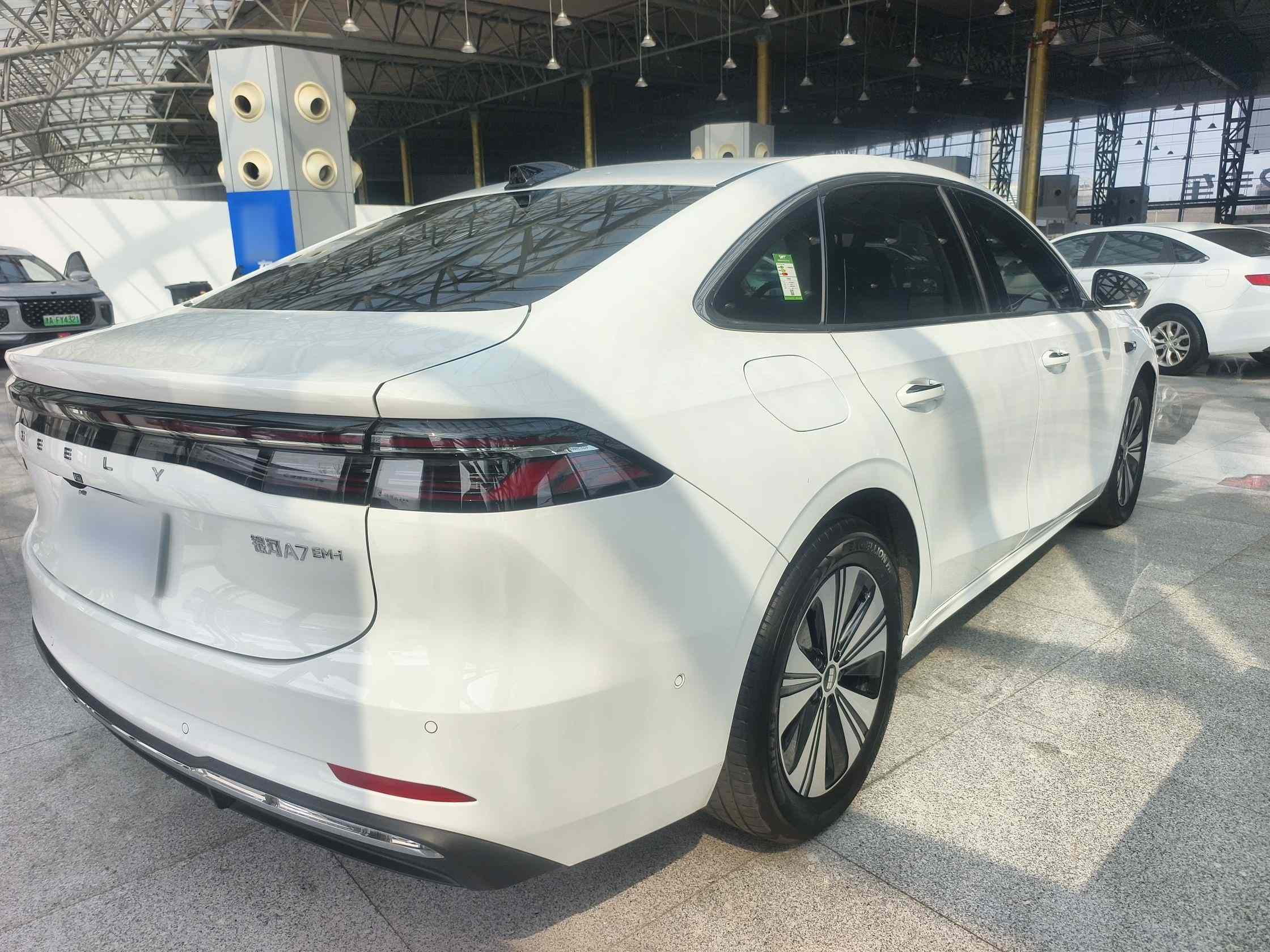 吉利银河 银河A7 2025款 EM-i 150km 探索+版(4)