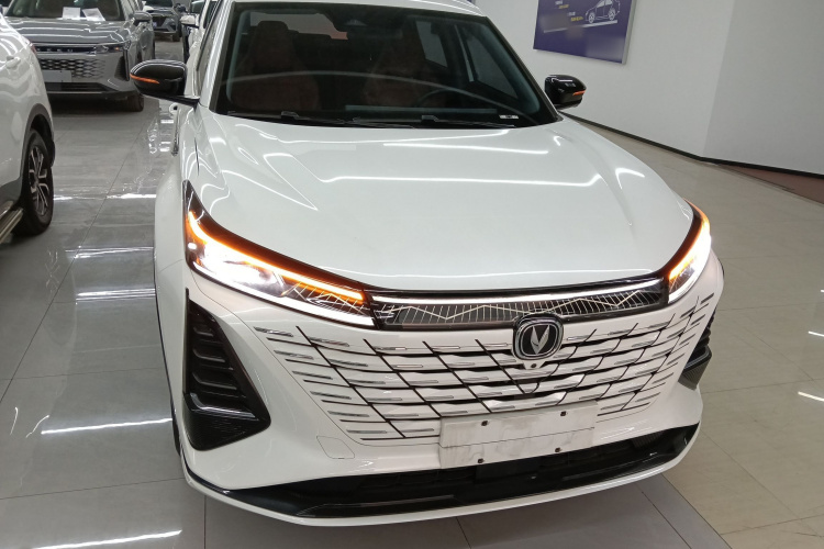 长安CS75 PLUS 2024款 第三代 冠军版 2.0T 智驾劲擎型车身外观2