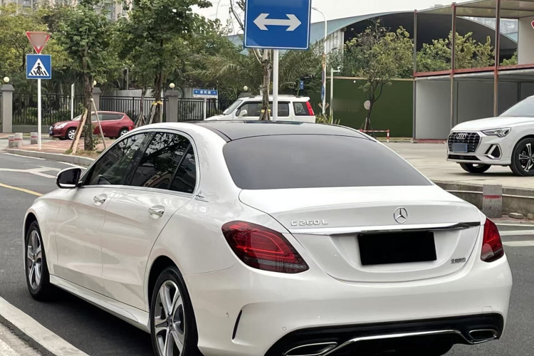 奔驰C级 2019款 C 260 L 运动版车身外观6008