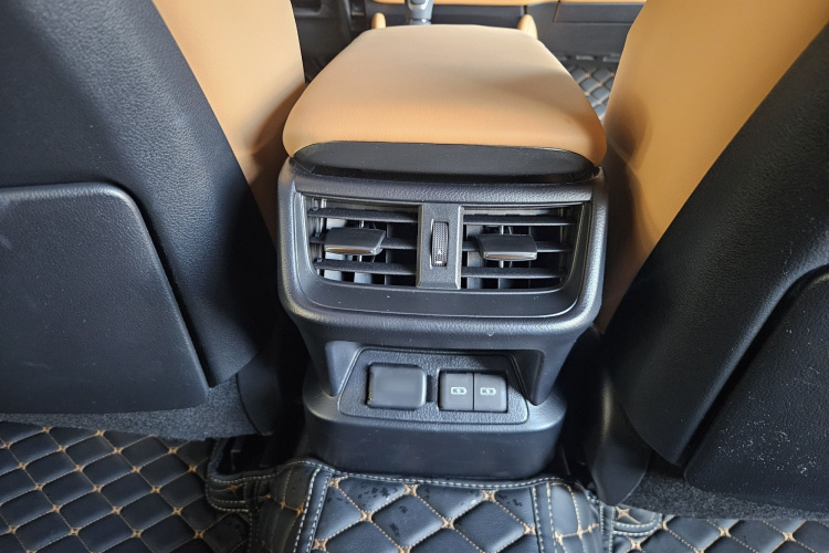 雷克萨斯ES 2025款 200 臻享版局部细节23