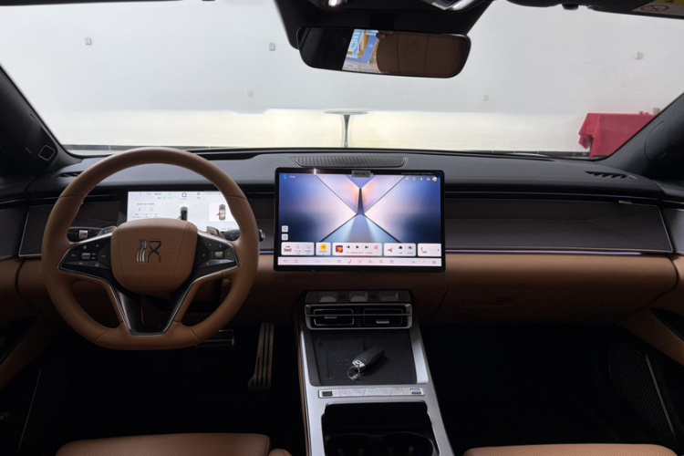 比亚迪 汉L 2025款 DM-p 四驱激光雷达旗舰型中控内饰7004