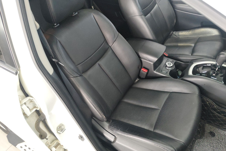 日产 奇骏 2014款 2.5L CVT豪华版 4WD局部细节41