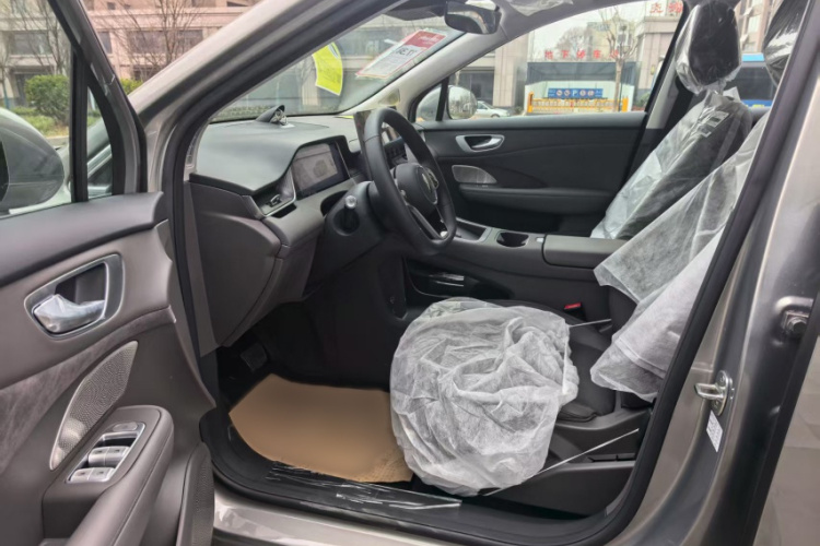 鸿蒙智行 尚界H5 2025款 增程 Max中控内饰7002